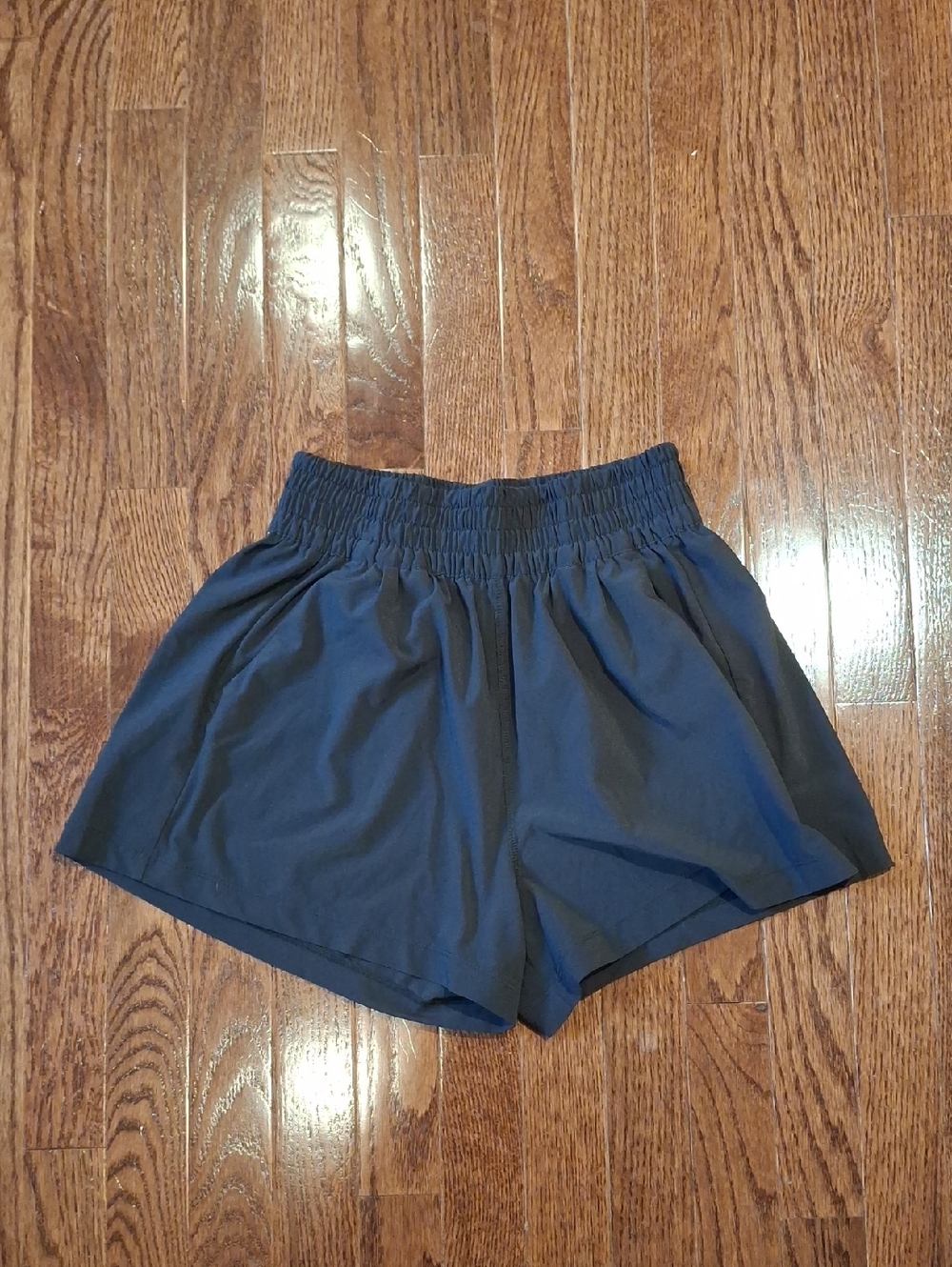 Vuori Villa Shorts Size XS - Picture 2 of 3